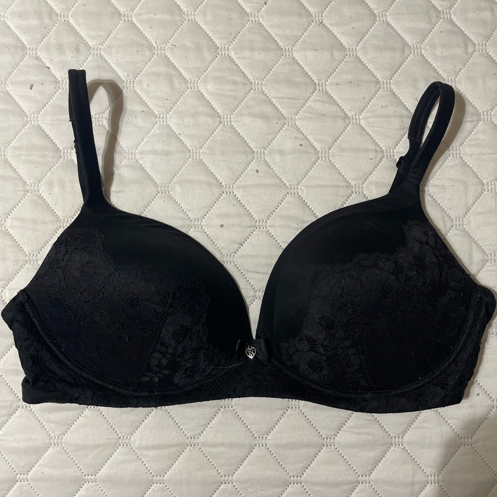 Body by VS no wire bra. Like new condition.